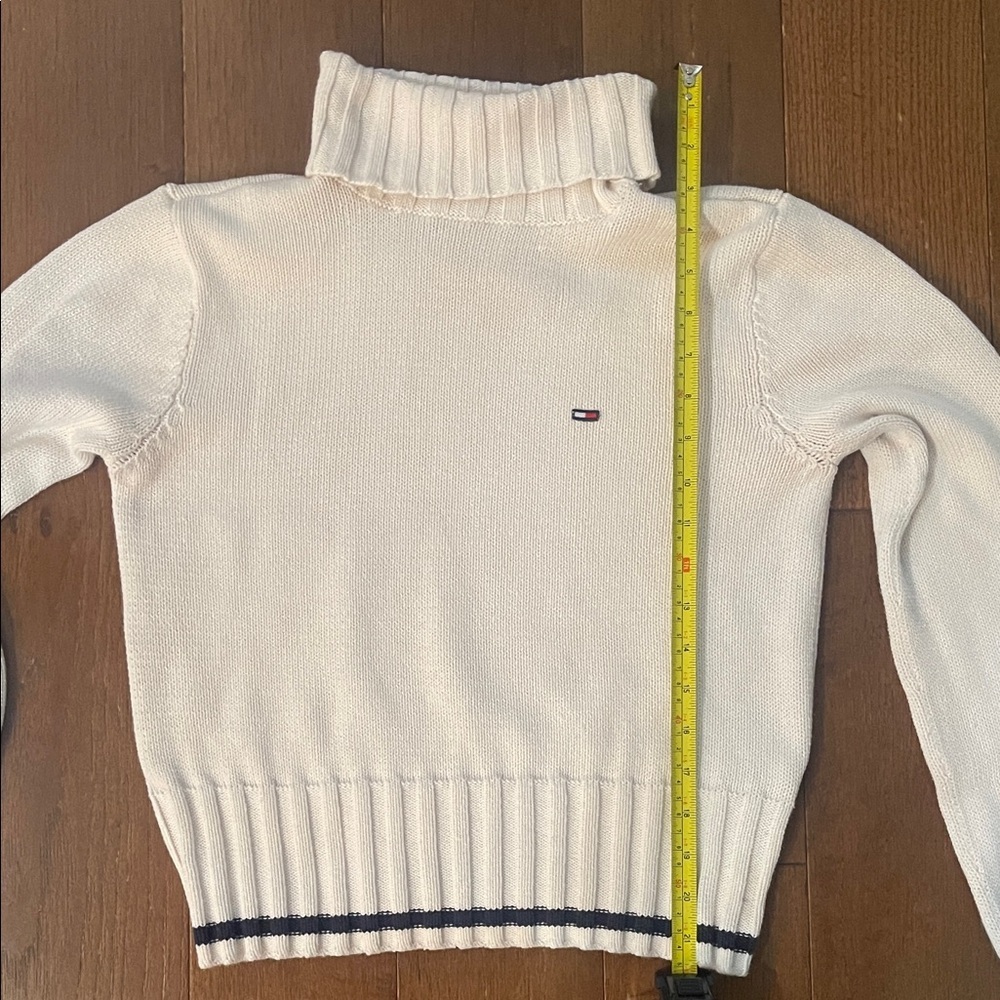 VINTAGE Tommy Hilfiger Cropped Sweater with Iconic TH Colorway Accents - Picture 7 of 7